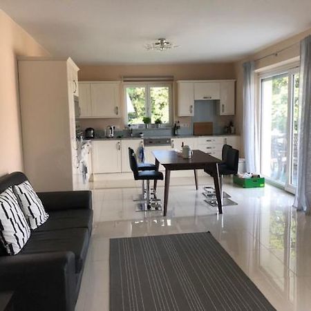 Velden View Ferienwohnung Mit Grosser Sonnenterrasse Und See- Und Karawankenblick 沃尔特湖畔韦尔登 外观 照片