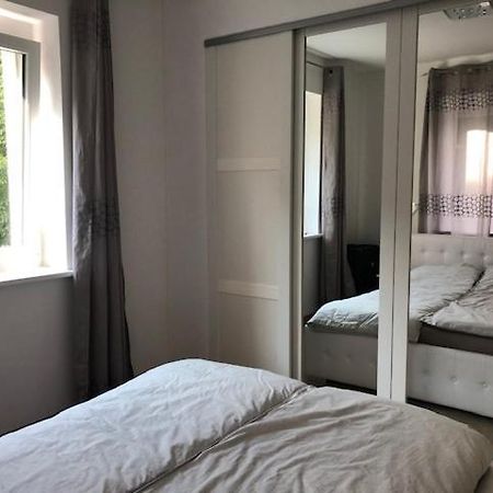 Velden View Ferienwohnung Mit Grosser Sonnenterrasse Und See- Und Karawankenblick 沃尔特湖畔韦尔登 外观 照片