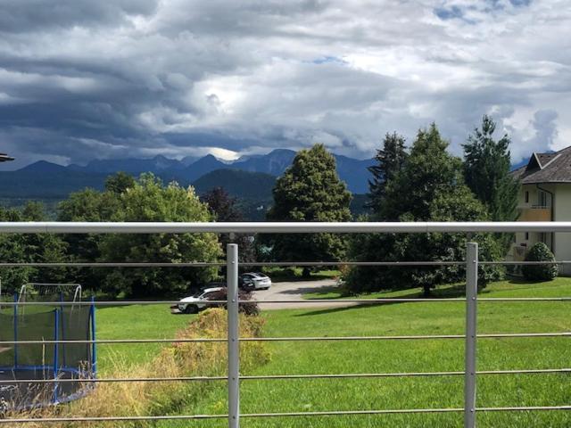 Velden View Ferienwohnung Mit Grosser Sonnenterrasse Und See- Und Karawankenblick 沃尔特湖畔韦尔登 外观 照片