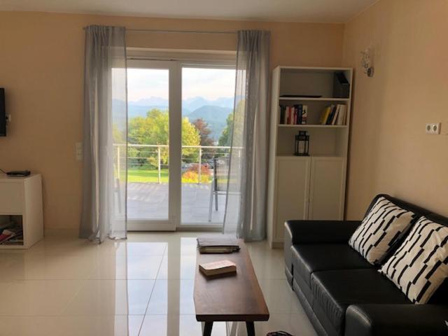 Velden View Ferienwohnung Mit Grosser Sonnenterrasse Und See- Und Karawankenblick 沃尔特湖畔韦尔登 外观 照片